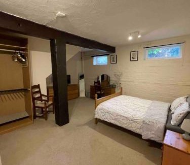 Godmanchester House | The Old Hay Barn - Games Room, Gym, Sleeps 8