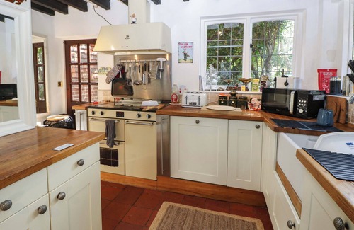 Hamble-le-Rice House | THE OLD HOUSE, pet friendly, character holiday cottage in Hamble
