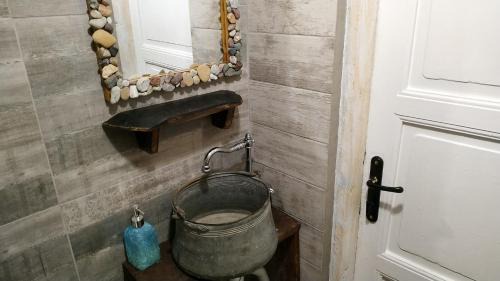 Madzharovo House | The Old Nest