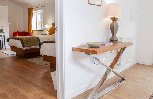 Aymestrey Cottage | THE OLD POWER HOUSE COTTAGE 1, romantic, with a garden in Shobdon