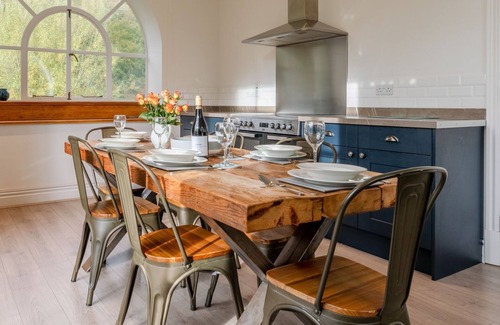 Lydney Cottage | The Old Pump House, Forest of Dean - sleeps 6 guests in 3 bedrooms