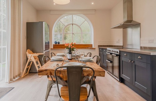 Lydney Cottage | The Old Pump House, Forest of Dean - sleeps 6 guests in 3 bedrooms