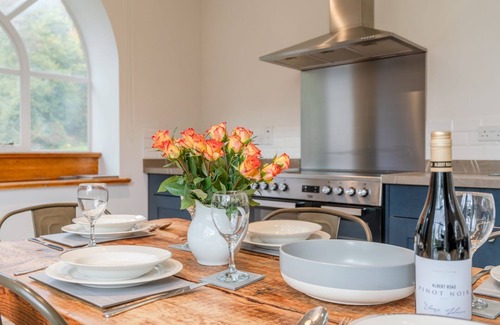 Lydney Cottage | The Old Pump House, Forest of Dean - sleeps 6 guests in 3 bedrooms