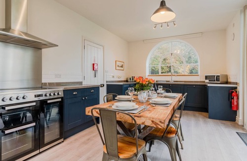 Lydney Cottage | The Old Pump House, Forest of Dean - sleeps 6 guests in 3 bedrooms