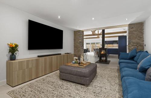 Porthyrhyd House | The Old School House - A Superb Newly Converted Barn with Hot Tub Sleeping 8 guests
