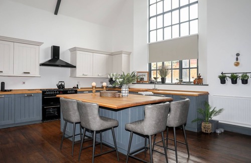 Conwy House | THE OLD SCHOOL, pet friendly, luxury holiday cottage in Conwy