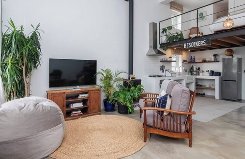Kalk Bay Apartment | "The Old Shop" loft apt in the heart of Kalk Bay