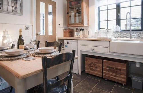 Wiseman's Bridge House | The Old Spa - 2 Bedroom Cottage - Pleasant Valley