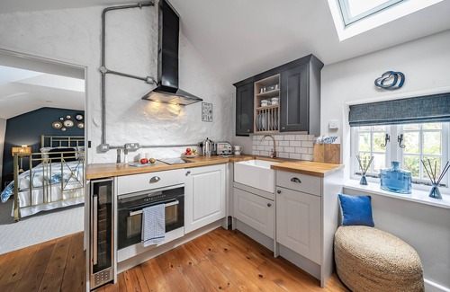 Charmouth Cottage | The Old Stables - sleeps 2 guests in 1 bedroom