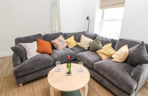 Reeth House | The Old Store, 2 Alpine Terrace