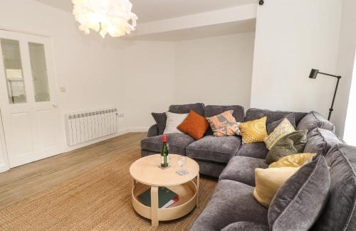 Reeth House | The Old Store, 2 Alpine Terrace