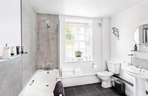 Harrogate City Centre Apartment | The Old Toffee Works, Montpellier Quarter, Next to Pump Rooms FREE PARKING