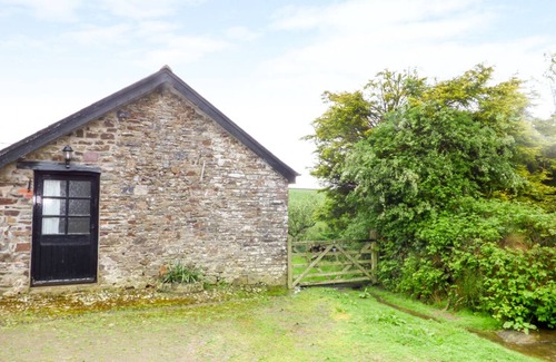 Knowstone Cottage | THE OLD WORKSHOP, pet friendly, with a garden in Knowstone