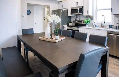 Midvale House | The Olive Den - Spacious New Remodel - Big Groups.