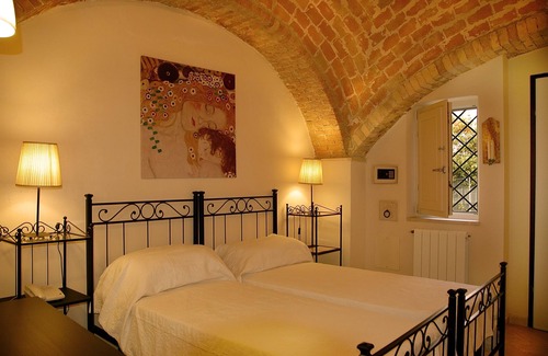 Ripalta Hotel | The Olive Inn