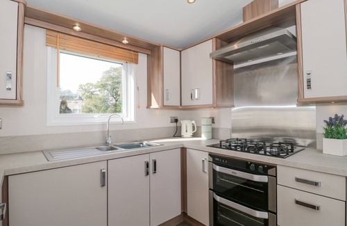 New Forest District Cottage | THE OLIVE LODGE, 227 SYCAMORE, pet friendly, with pool in New Milton