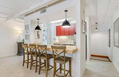 Saint Simons Island House | The Olive Shell- condo steps to the beach