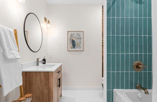 Belleville Apartment | The Olympia: Front Street Flats
