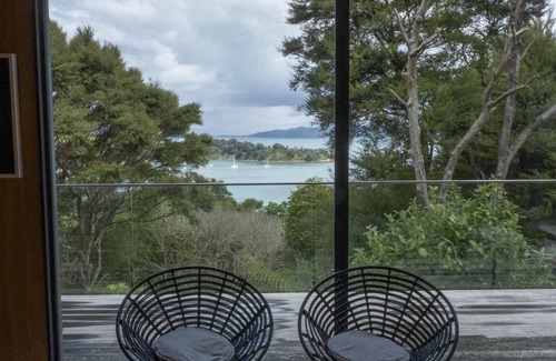 Omiha House | The Omiha Bach Retreat 3 min walk to beach