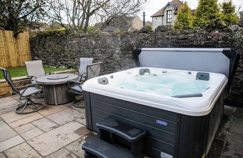 Buxton Apartment | The Opera Suite by Muse Escapes