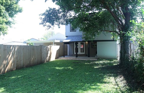 Germantown House | The Orange Door ~ Prime Germantown 4BR/2BA Luxury