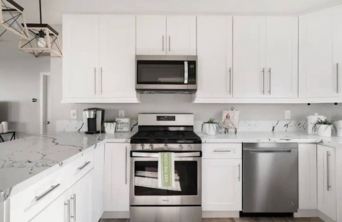 Grantville House | The Orange House- In the Heart of San Diego
