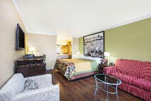 Ukiah Hotel | The Orchard Hotel Ukiah Wine Country Free Breakfast, Pool, & Hot Tub