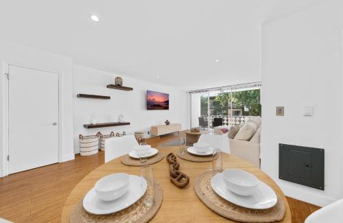 Wilshire Montana Apartment | The Orchid-Beachfront Bliss Spacious 2BR Apt In Santa Monica