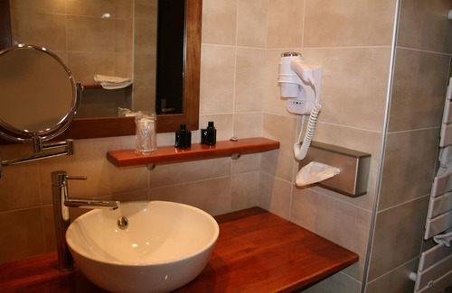 Besse-et-Saint-Anastaise Hotel | The Originals Relais, Auberge de la Petite Ferme