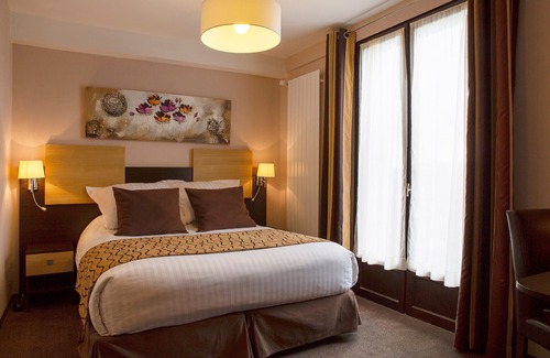 Besse-et-Saint-Anastaise Hotel | The Originals Relais, Auberge de la Petite Ferme