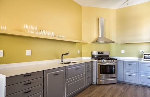 River North Apartment | The Orleans Floor 3 Private rooftop deck!