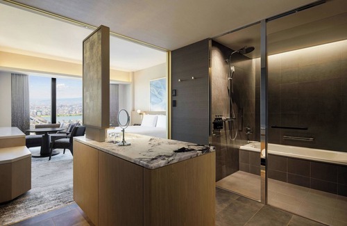 Umeda Hotel | THE OSAKA STATION HOTEL, Autograph Collection