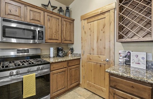 Bear Hollow Village Condo | The Oslo: Lux 3 bedroom with soaking tub & pool