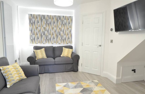 Linton House | The Osprey - Comfortable 3-Bedroom Stay for Business or Leisure