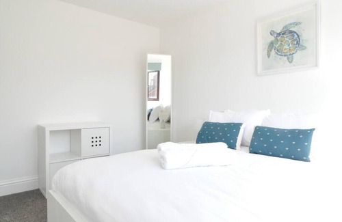 Linton House | The Osprey - Comfortable 3-Bedroom Stay for Business or Leisure