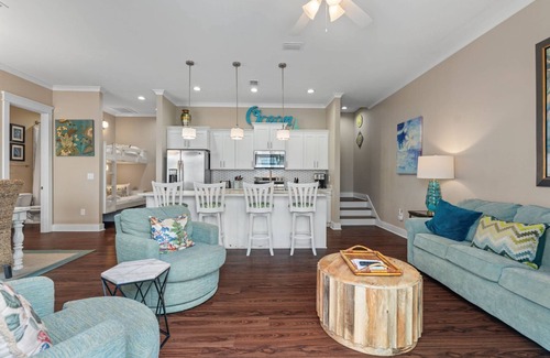 Ono Island House | The Osprey Cottage ~ Outdoor Pool, Beach Access + $400 in FREE Activities Daily ~ Zoo/Parasailing +