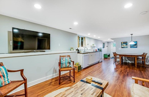 Phinney Ridge Hotel | The Otter Suite