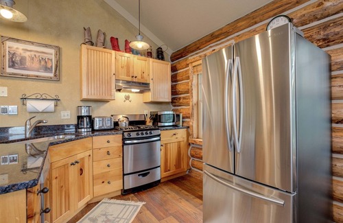 Big Sky Cabin | The Outlaw-Cowboy Heaven Cabin, Best Ski-in/out & Views, New Bathrooms, Hot Tub