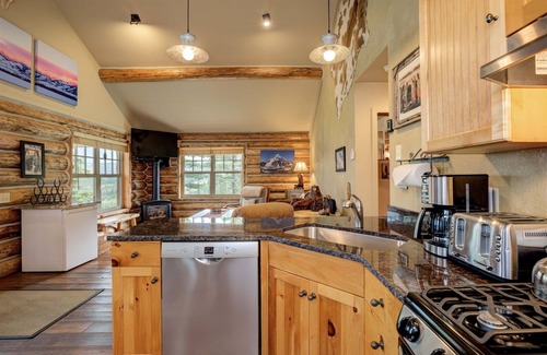 Big Sky Cabin | The Outlaw-Cowboy Heaven Cabin, Best Ski-in/out & Views, New Bathrooms, Hot Tub