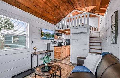 Sevierville Cabin | The Overlook 28 by Sojourn Lodging