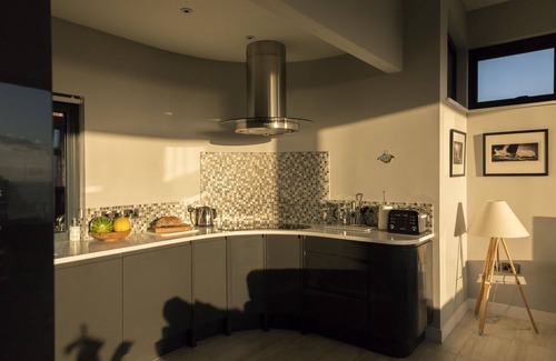 Ventnor House | The Overlook - a house that sleeps 6 guests in 3 bedrooms