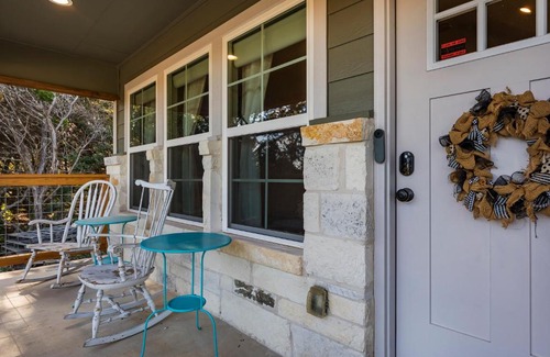 Canyon Lake House | The Overlook Cottage . King Bed . Mini Lake View
