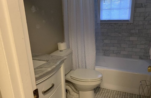 Dothan House | The Owl and Magnolia-Entire house-quiet neighborhood