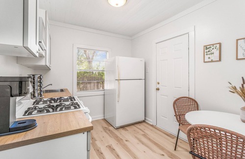 Southeast Pensacola House | The P'Cola Sunrise. 1 bed 1 bath cottage