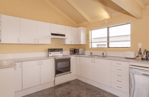 Hahei Cottage | The Pa Pad - Hahei Holiday Home