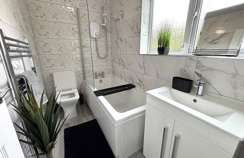 Braunstone House | The Packhorse Townhouse/Private Parking/WiFi