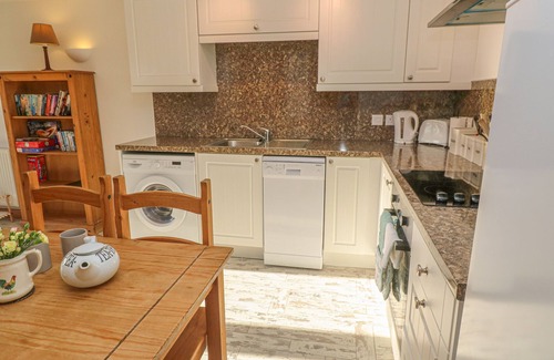 Rosudgeon Cottage | THE PACKING HOUSE, pet friendly, with a garden in Rosudgeon