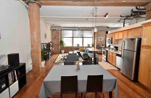 Downtown Kansas City Apartment | ★ THE PAD ★ KING BED ★