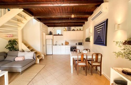 Achilleio House | The Painters Cottage