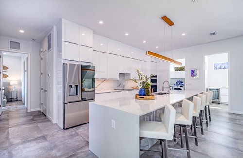 Arlington Park House | The Palace on Clematis – Siesta Key Vacation Home with Large Pool, Firepit & Great Location